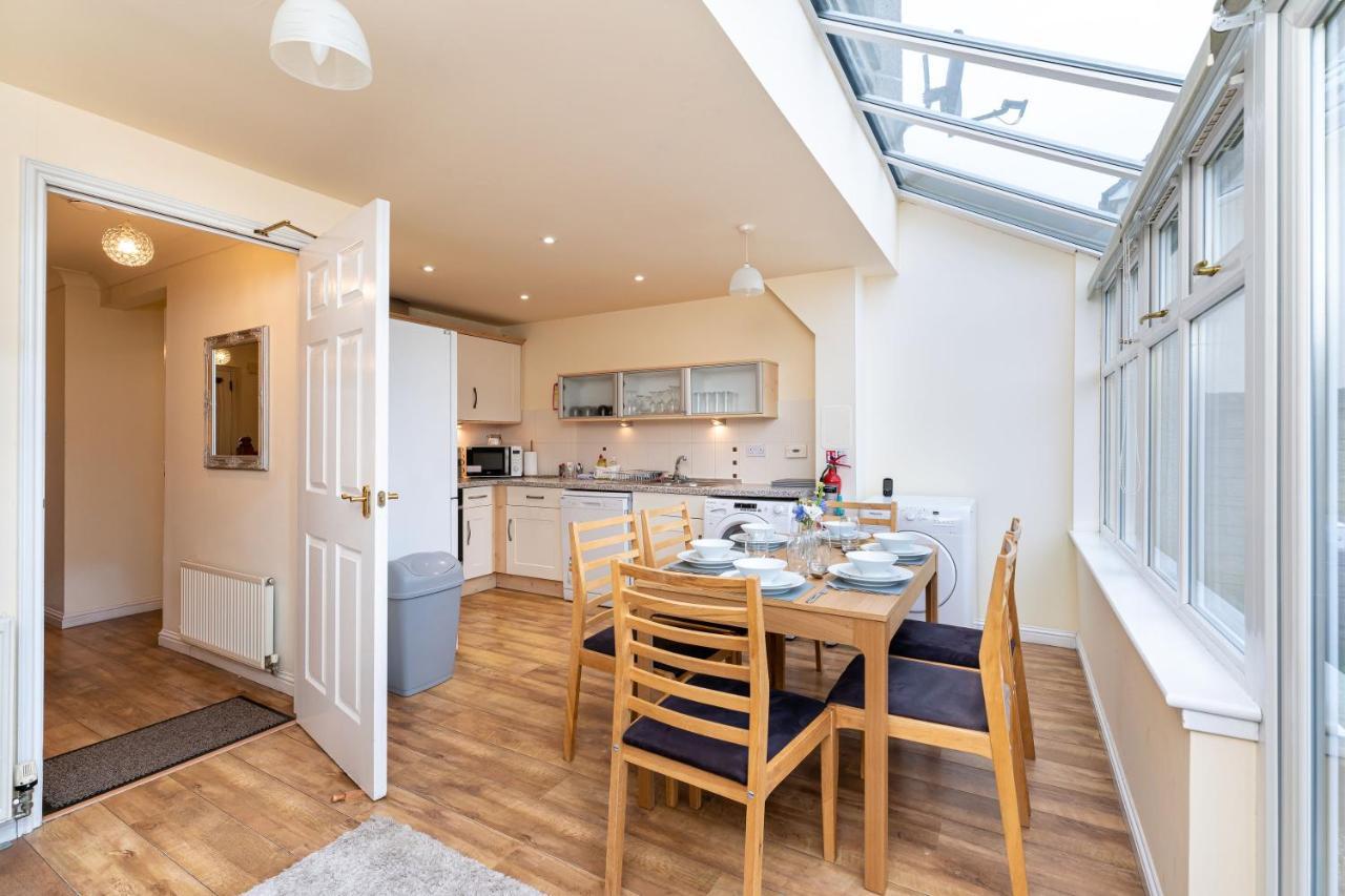 4 Bedroom Townhouse In Stirling Eksteriør billede