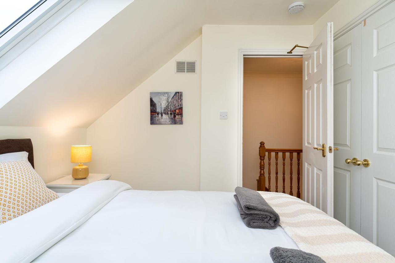 4 Bedroom Townhouse In Stirling Eksteriør billede